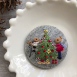 刺繍ブローチ
