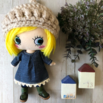 着せ替え〈2点セット〉ෆ̈ ハッピードール　イーマリー　〈とんがり帽子とレースワンピ〉ネイビー　ベージュ毛糸