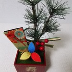 ちりめん細工  松と羽子板の飾り   置き物(Ａ)