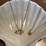 星とイニシャルのネックレス