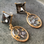 ブラックストーンとシェル入りチャームピアス