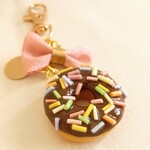 カラフルスプレーのチョコドーナツバッグチャーム
