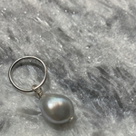 【ピアス】片耳用ひとつぶシルバーパールの2WAYリングピアス(18G)