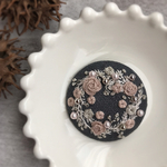 リネン生地刺繍ブローチ