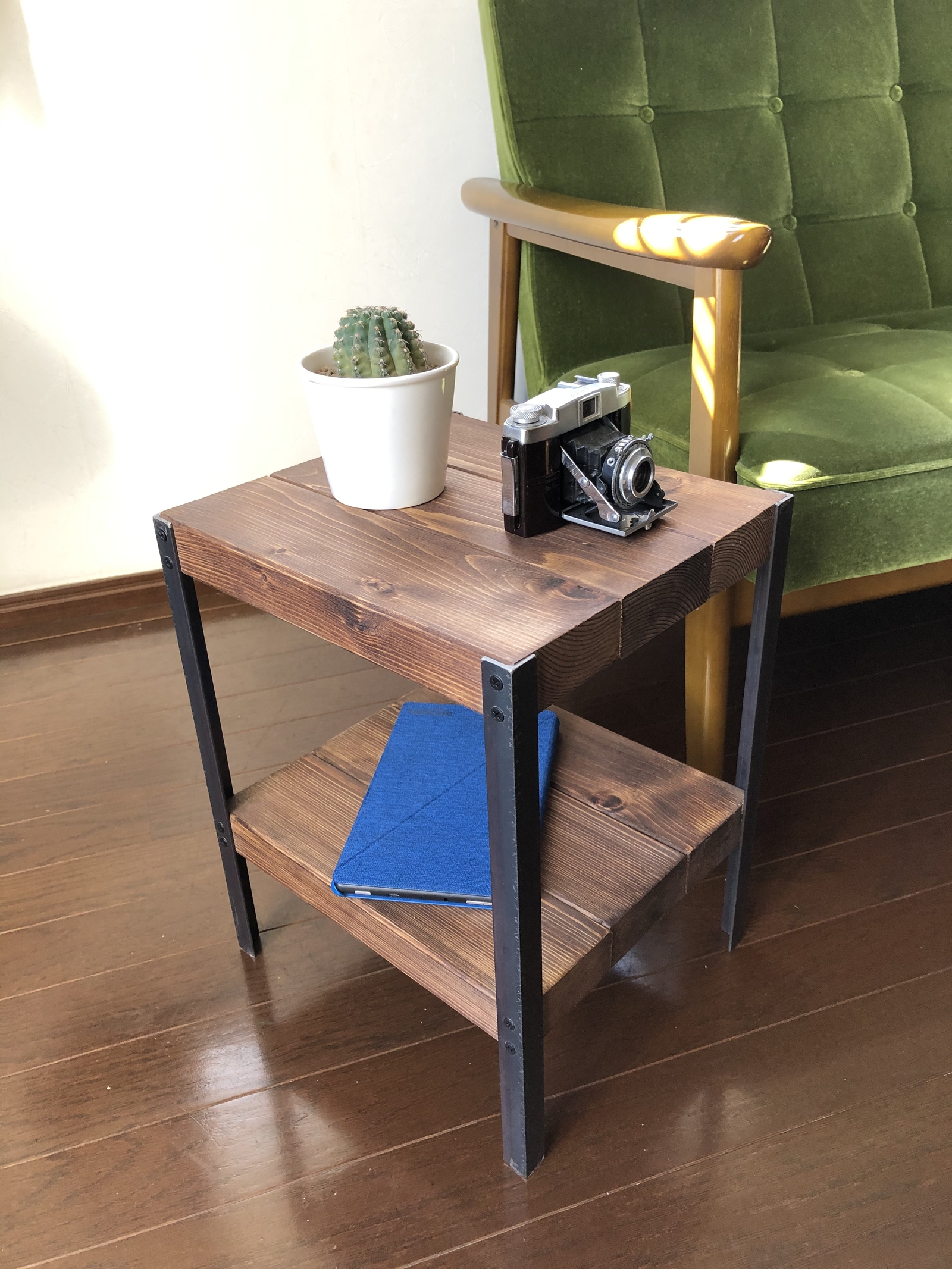 インダストリアルサイドテーブル・アイアンレッグ・ビンテージ