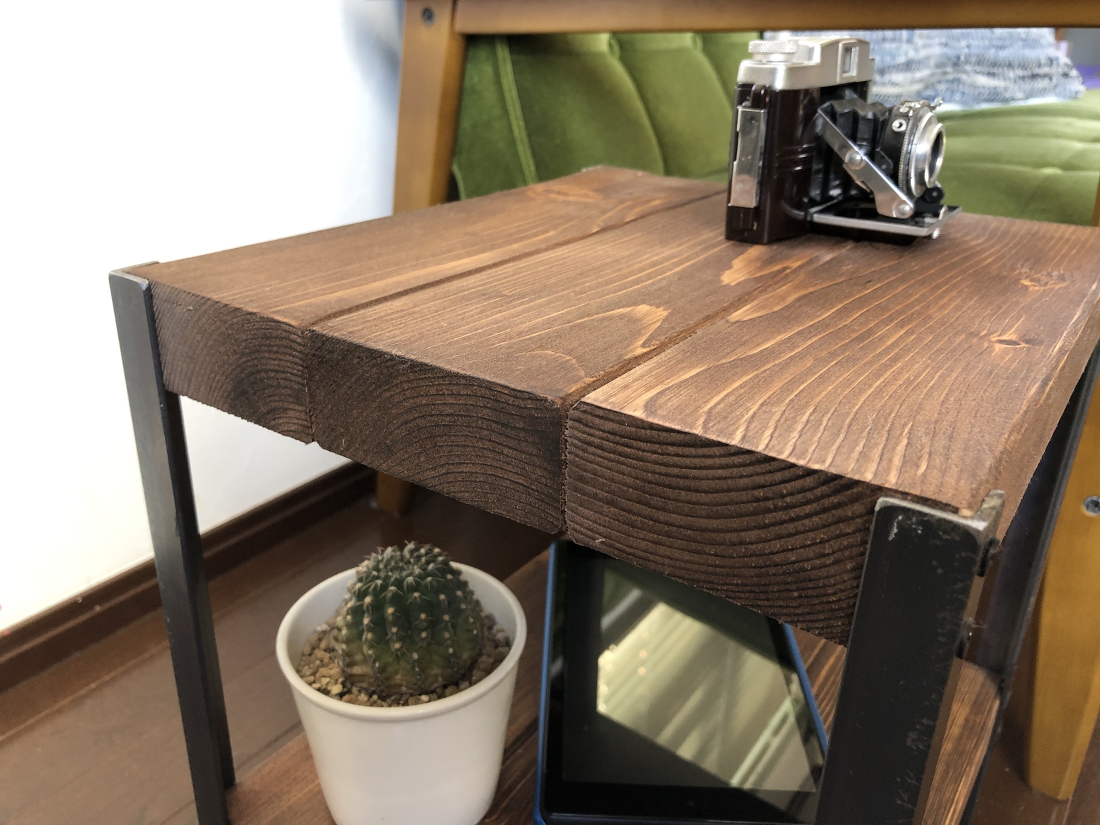 インダストリアルサイドテーブル・アイアンレッグ・ビンテージテーブル