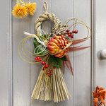 鶴とマムのしめ縄飾り