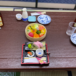 お正月のごちそう「手毬寿司」とかまぼこで一杯　ピアス