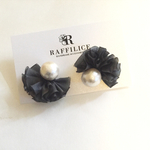 再販7☆フリルピアス〜Black and Pearl