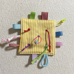 ひっぱる！摘む★シャカシャカ★布おもちゃ★タグ★ベビー