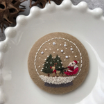刺繍ブローチ　スノードーム