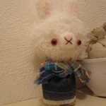 デニムワンピースのうさぎさん