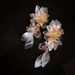 クリスマスローズ ピアス/イヤリング  ディップアート アメリカンフラワー お花 花びら ホワイト クリスマス ギフト 結婚式 ウェディング パーティ ドレス フォーマル デート かわいい きれい