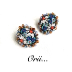 ビーズ花柄刺繍ピアス