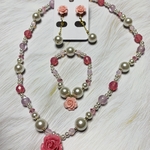 whiteroseym様専用　バラとパールビーズのキッズアクセサリーセット　ピンク