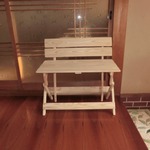 ワンちゃん用杉背もたれ付折りたたみイス（奥行き30cm、 高さ40cm 、幅60cm）
