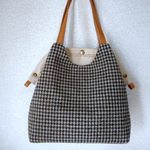 冬かばん　カパッと開く口金、千鳥模様