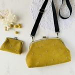 新作！がま口 お財布バッグ　コーデュロイ　りんご刺繍　マスタード　母子手帳ケース　CHECK&STRIPE
