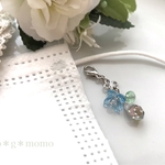 ﾏｽｸﾁｬｰﾑ【新作】水色チェコのお花のマスクチャーム（ﾏｽｸｱｸｾｻﾘｰ・ﾁｬｰﾑ・花・揺れる・氷・フラワー・パステルカラー）