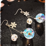 淡い雪玉のピアス