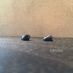 黒曜石の一粒樹脂ピアス と