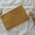 3300→2900円　手刺繍　小花　ぺったんこ　ファスナーポーチ　カナリア色