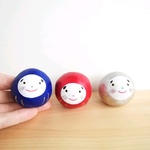 赤と青と銀　だるまの置物