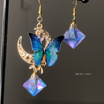 春の夜に。　モルフォ蝶とフローライトのアシンメトリーピアス　イヤリング