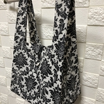 ラスト１点　ハンドメイド　ナイロン生地エコバッグ　ダマスク柄　黒×白