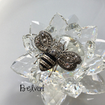 ビーズ刺繍のブローチ　-シルバーのハチ silver bee-