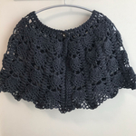 毛糸　手編みのストール　グレー　腰回りにも