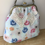 花柄とレース襟のがま口バッグ