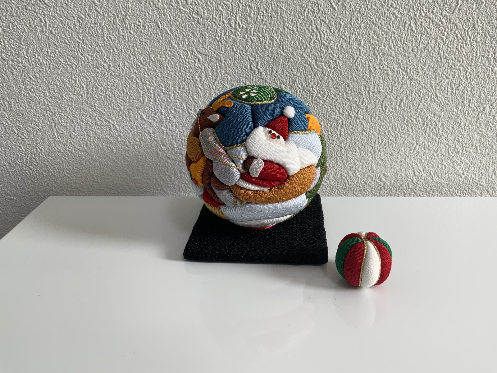 クリスマス 12月 きめこみ手まり サンタのプレゼント ハンドメイドマーケット Minne