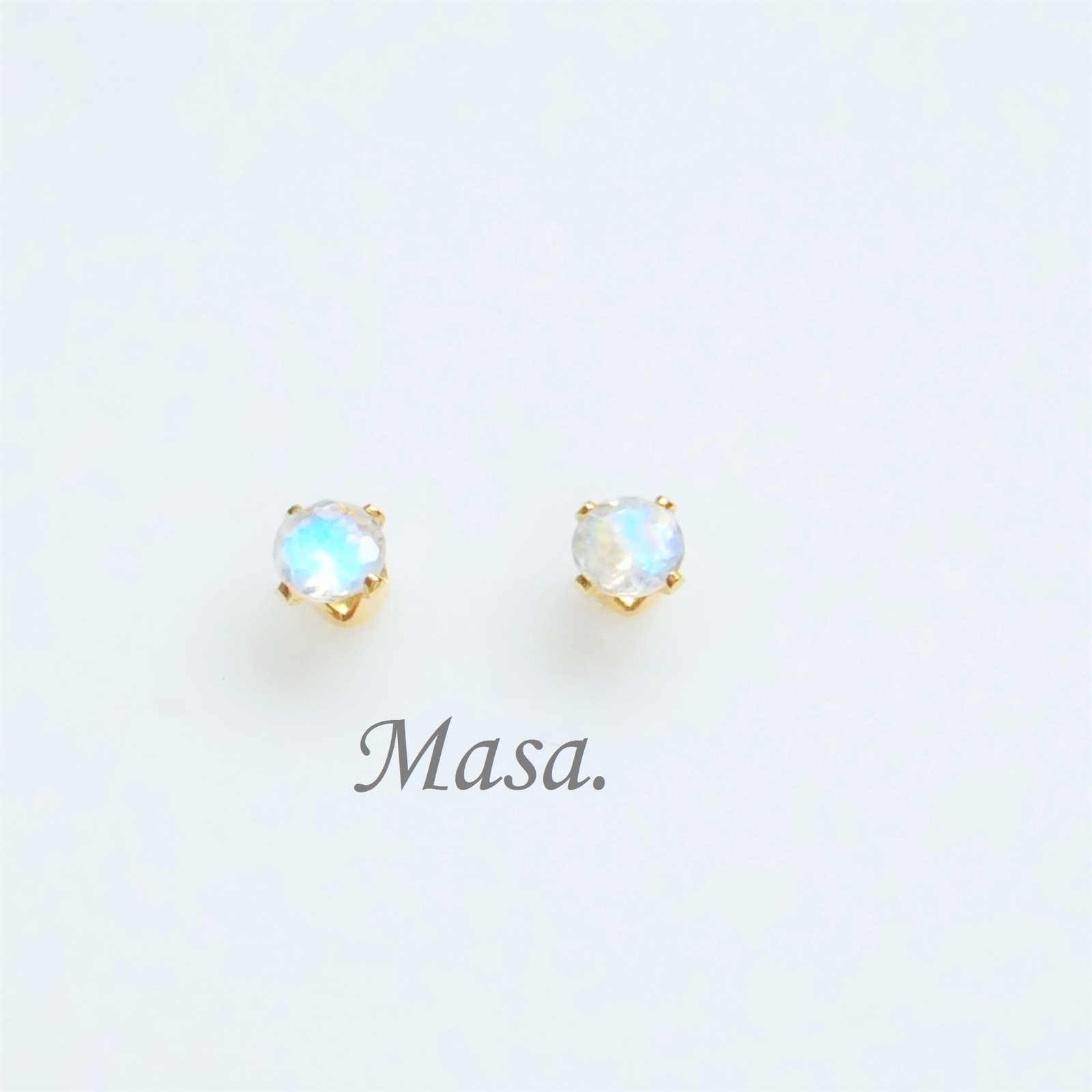 14Kgf】レインボームーンストーンのpetitピアス - masa