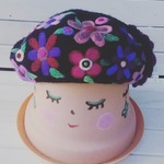 fleuriベレー帽🎵ビッグコサージュ付き 羊毛フェルト刺繍の小花いっぱいベレー帽(ブラック)