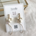 ピアス パールピアス 白 ホワイト クリーム ストーンピアス シンプルピアス 真珠 パール シンプル イヤリング 樹脂ピアス サージカルステンレス /コットンパール×しずくストーンのボリュームピアス