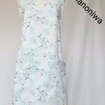 【再販】バッククロスエプロン　ねむの木の花　ブルー
