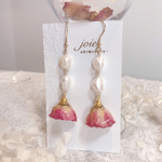 レジンアクセサリー　ドライフラワー薔薇と2コの淡水パールバロックイヤリングピアス