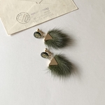 フォークロア　オリーブグリーンのミンクファー　イヤリング/ピアス