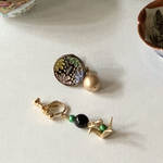 折鶴と直輸入チェコボタンのアシンメトリー　イヤリング／ピアス　