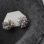 ドライかすみ草とマムのイヤリング・ピアス　ネイビー