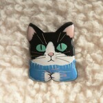 七宝焼・セーターを着たこねこ（ハチワレ）