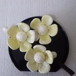 ちりめん細工   蝋梅の枝   置き物