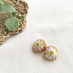 ガーベラ刺繍のピアス