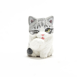 コルクの毛づくろい猫