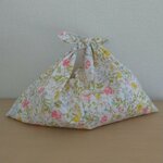 お手頃サイズのかさばらないあずま袋♡エコバッグ、かごバッグのインナーにも♡花柄/ホワイト