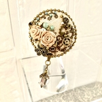 数量限定¥500送料無料　ラウンドブローチ　リネン×薔薇