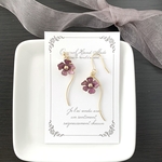 アンティークローズのイヤリング