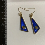 紺色のスノークリスタルピアス