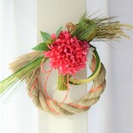 (再々販)水引しめ縄お正月飾り〜白の椿とピンク色の菊